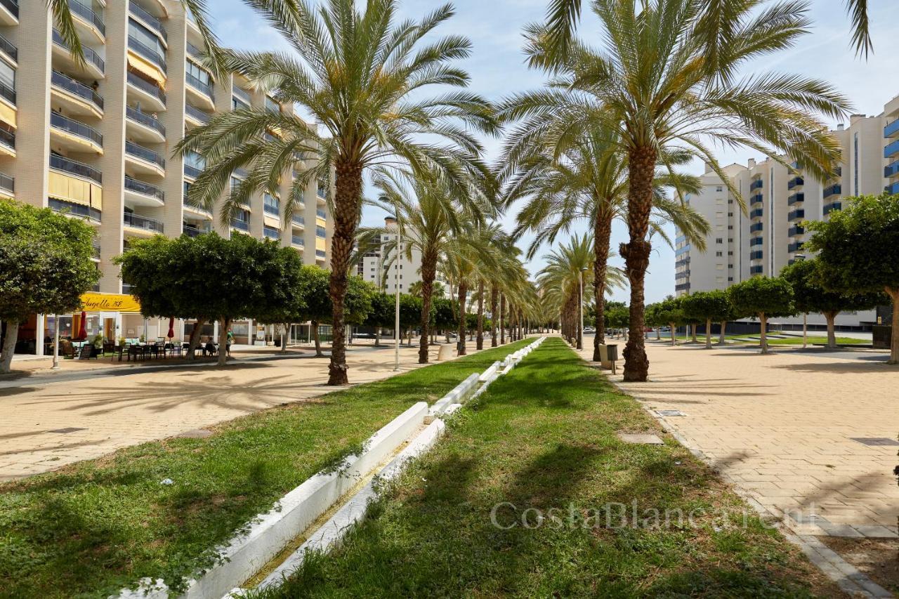 Luxurious, Newly-Renovated Large 2-Bedroom Condo By The Beach Benidorm Ngoại thất bức ảnh