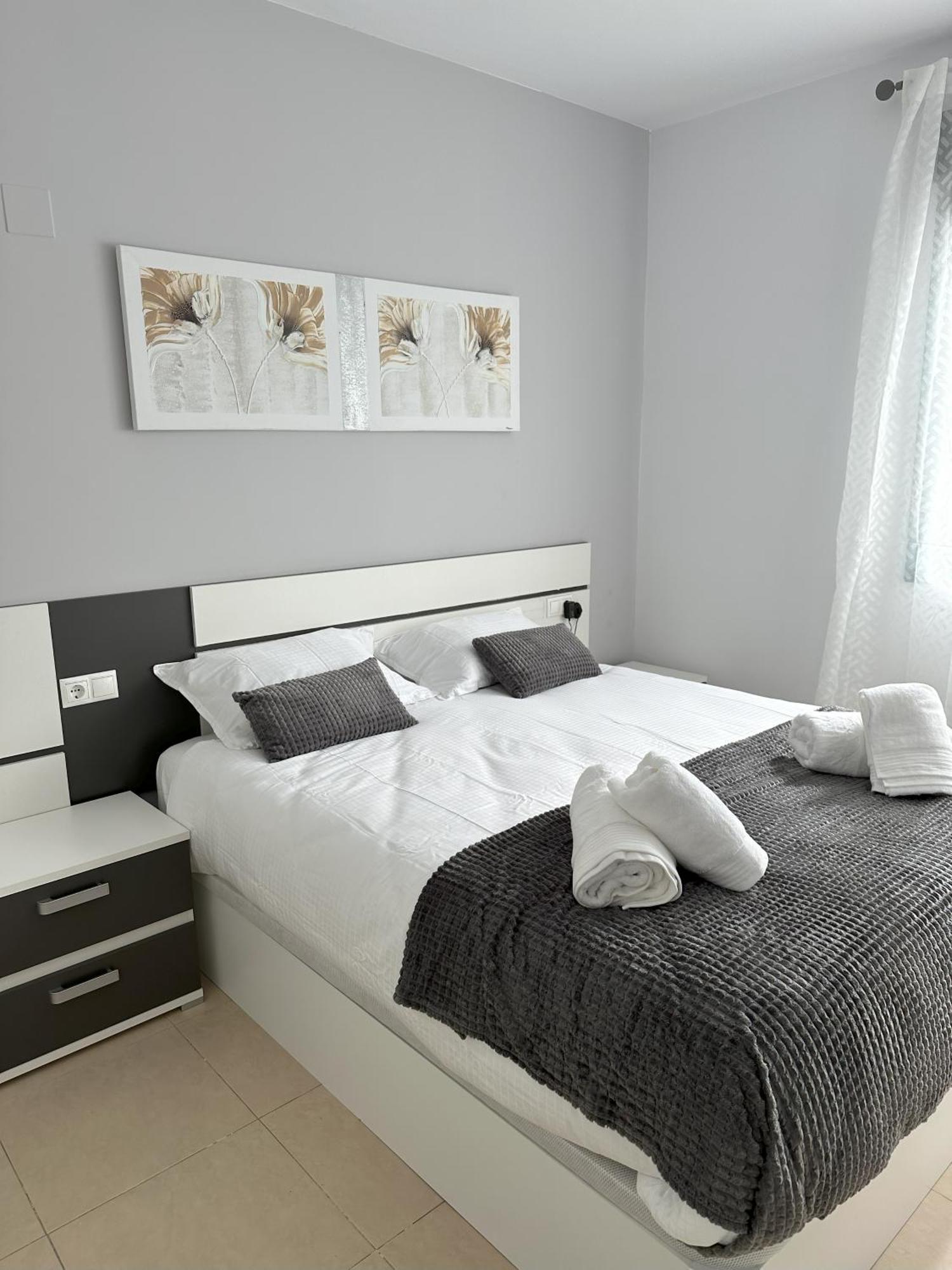 Luxurious, Newly-Renovated Large 2-Bedroom Condo By The Beach Benidorm Ngoại thất bức ảnh