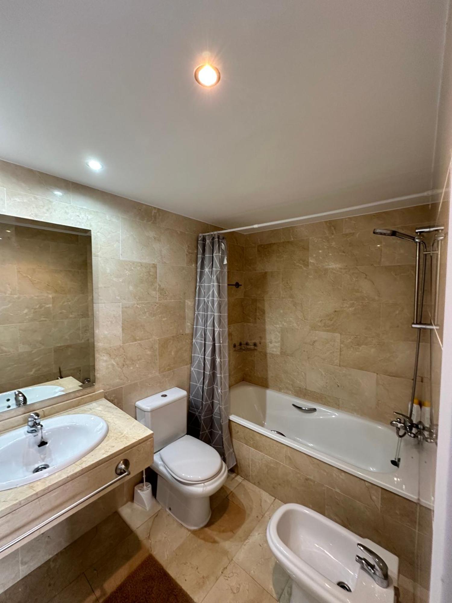 Luxurious, Newly-Renovated Large 2-Bedroom Condo By The Beach Benidorm Ngoại thất bức ảnh