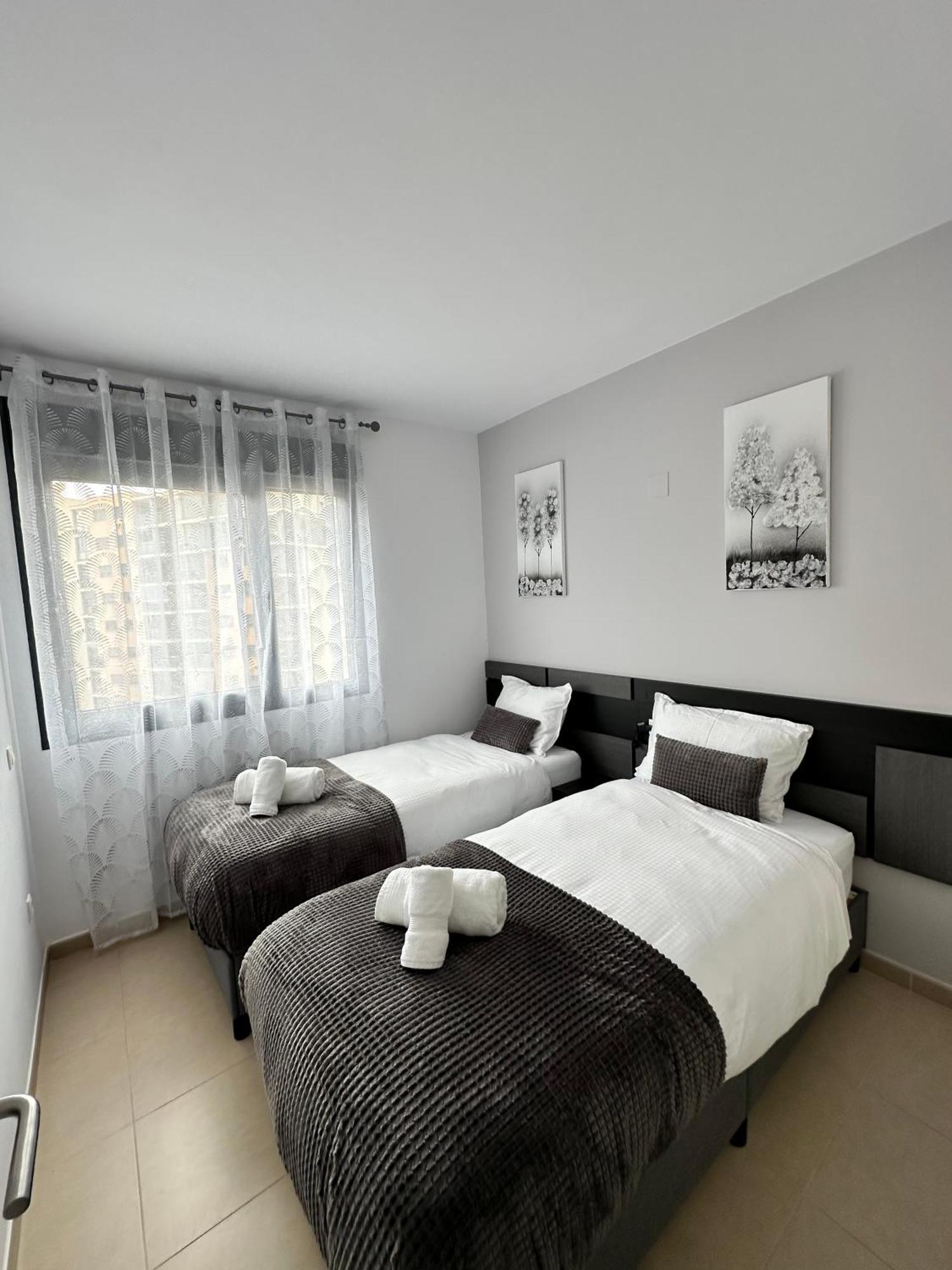 Luxurious, Newly-Renovated Large 2-Bedroom Condo By The Beach Benidorm Ngoại thất bức ảnh